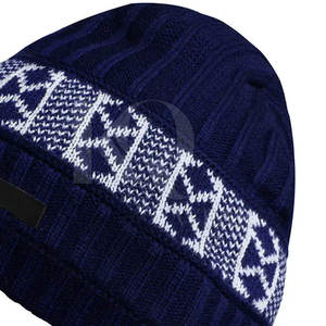 Bonnet Essentiel pour le Style de Vie Quotidien – Chaud, Léger, en Coton/Laine, Tricoté à la Main, Unisexe, Ajustable, Confortable pour un Look Décontracté - Product Image 4