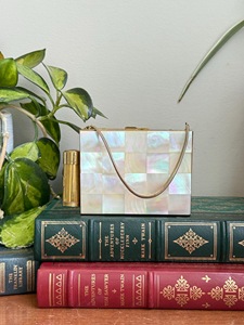 Bolso de Hombro Tipo Clutch a Cuadros Personalizado con Serigrafía y Cadena, Hecho a Mano por ILAHI, para Uso Diario y Bodas - Product Image 3