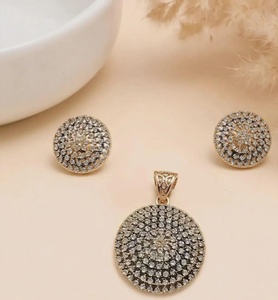 Conjunto de Collar y Pendientes Redondos de Circonia Cúbica, Chapado en Oro de 22K, Joyería de Cristal para Invitadas de Boda para Mujer - Product Image 1
