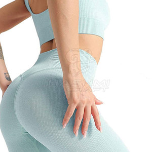 Conjunto de yoga ligero para mujer que combina moda y funcionalidad, ideal para yoga, fitness y uso casual. - Product Image 6