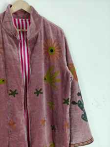Chaqueta Kimono Larga Suzani Bordada a Mano en Terciopelo, Abrigo de Terciopelo Hecho a Mano para Mujer, Chaqueta Larga Boho con Estampado Floral y de Aves, Regalo para Ella - Product Image 4