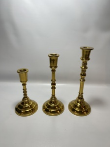 Ensemble de bougeoirs coniques en aluminium doré style nordique à 3 niveaux, centre de table pour mariage et fête, vente en gros - Product Image 1