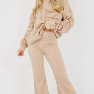 Ensemble de survêtement évasé surdimensionné, élégant et confortable, en mélange de coton (haut et bas), idéal pour le streetwear, les superpositions, les loisirs et les voyages - Product Image 2