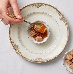 Ensemble de cuillères à thé vintage en métal avec bols plaqués or et poignées ornées, finition miroir haute brillance, compatibles lave-vaisselle, pour usage en cuisine - Product Image 4