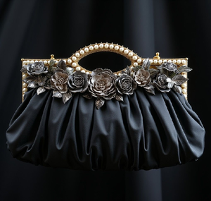 Pochette rectangulaire en filigrane doré d'inspiration vintage avec fermoir en pierre bleue saisissante. Rares, disponibles à prix de gros - Product Image 6