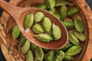 Cardamome de qualité alimentaire entière et en poudre, aspect vert premium, poudre fine, pour boissons et pâtisseries, qualité export, cardamome naturelle - Product Image 2