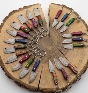 Cuchillo Llavero Mini Hecho a Mano con Patrón Damasco, Mango de Madera Multicolor y Funda de Cuero - Cuchillos Premium de Alta Calidad - Product Image 5
