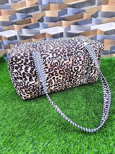 Sac de voyage matelassé en coton fait main avec fermeture éclair, grand sac de week-end tendance - Product Image 5