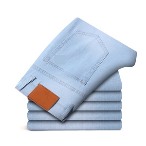 Jeans décontractés bleus en denim délavé coupe droite classique respirant pour hommes, tissu personnalisé, style streetwear, vente en gros - Product Image 1