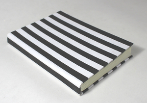 Carnet fantaisie fait main en papier de coton recyclé avec couverture imprimée à rayures blanches et noires, avec planificateur quotidien, hebdomadaire et mensuel, idéal comme cadeau - Product Image 2