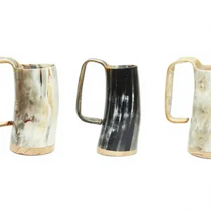 Tasse en corne viking faite à la main, forme irrégulière, style vintage, base en bois, motif naturel, vaisselle et assiettes pour fêtes - Product Image 4