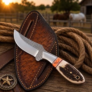Couteau de chasse premium sur mesure en acier inoxydable, lame pointue, manche en bois de cerf et étui en cuir, qualité 100% garantie - Product Image 1