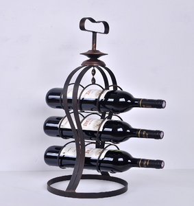 Elegante soporte de metal arqueado de 3 niveles para vino con una elegante asa superior para transportarlo. Disponible a precios de mayorista. - Product Image 1