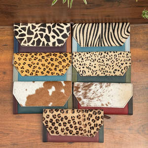 Meilleure vente en gros de portefeuilles en cuir recyclé imprimé cuir de vachette pour femmes de haute qualité Design de luxe Pochette multicolore - Product Image 5