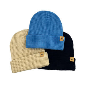 Bonnet en acrylique bleu marine à revers rayé avec logo, taille unique - Product Image 5