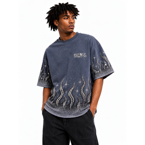 Camiseta Oversize Estilo Y2K con Gráfico de Llama y Pedrería, Detalles de Cristales Brillantes, Hombros Caídos, para Hombre - Product Image 1
