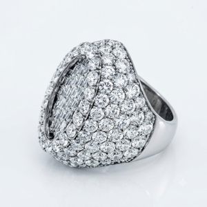 Bague de fiançailles et de mariage classique hip-hop en argent 925 plaqué rhodium, sertie de moissanite VVS taille brillant glacée de luxe - Product Image 1
