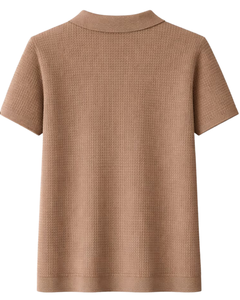 เสื้อโปโลผู้ชายสีกากีเนื้อผ้าถักแบบมีเท็กซ์เจอร์ แขนสั้น สไตล์ลำลองสำหรับฤดูร้อน ทรงเข้ารูป ผลิตภัณฑ์ถักนิตติ้ง รับผลิตตามแบบ OEM พร้อมปักโลโก้ ขายส่งจากโรงงาน - Product Image 5