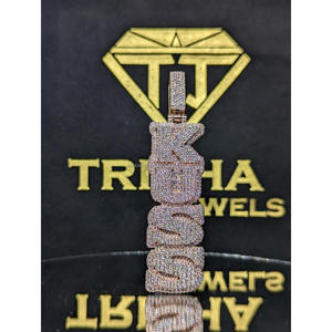 จี้ชื่อแบบกำหนดเอง "KUSS" เพชรโมอิสซาไนต์ VVS เงินแท้ 925 ประดับเพชรเต็มชิ้น เครื่องประดับฮิปฮอปส่วนบุคคล โดย Trisha Jewels - Product Image 3