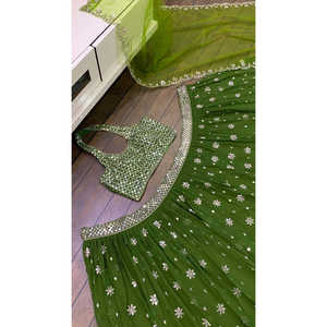 Lehenga Choli de soirée indien et pakistanais de créateur avec des sequins et des broderies Zari - Product Image 4