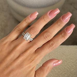 Anillo de Compromiso con Diamante Cultivado en Laboratorio, Corte Esmeralda, 8.75 Quilates, Halo Oculto Pavé, Oro de 18K, Juego de Anillos de Novia, IGI E-VVS2 - Product Image 2