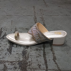 Sandales plates ouvertes Kolhapuri à paillettes avec bride en strass, confortables et respirantes, de haute qualité, pour femmes et jeunes filles, idéales pour les festivals - Product Image 2