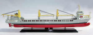 Modelo de Barco de Carga Pesada WIEBKE, Barco de Madera Pintado, Artesanía Náutica, Decoración del Hogar, Estilo Europeo, Hecho en Vietnam, Rectangular - Product Image 4