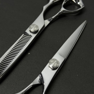 Ciseaux de coiffure ergonomiques 440c, ciseaux professionnels de salon en acier inoxydable pour une coupe précise et fluide - Product Image 3