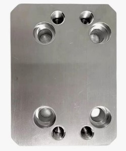 บล็อกอะลูมิเนียมความแม่นยำสูงที่ผลิตด้วยเครื่อง CNC ตามสั่ง - Product Image 4