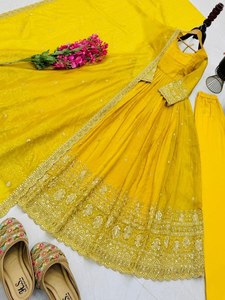 Robe Anarkali élégante dorée pour femme avec ensemble dupatta, broderie de sequins, extensible et réversible, pour Diwali et mariage - Product Image 5