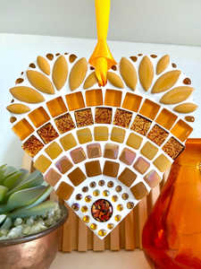 Décoration murale en mosaïque de verre Art Déco en forme de cœur, artisanat en bois fait main, ETHEREAL BLUSH BLOSSOM - Product Image 4