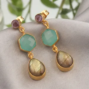 Boucles d'oreilles pendantes plaquées or 18 carats avec améthyste et labradorite, fermoir à tige, faites à la main, bijoux en pierre hexagonale de créateur - Product Image 6