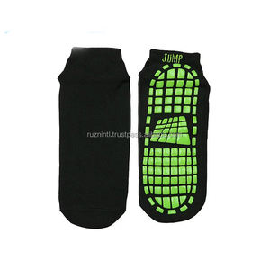 Chaussettes en coton doux et respirant avec un design confortable qui évacue l'humidité pour un usage quotidien décontracté et des activités sportives - Product Image 3