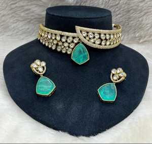 Nouvel Arrivage Parure Collier Ras-de-cou et Boucles d'oreilles en Laiton avec Micro-incrustations Plaqué Or 14 carats pour Femme, Bijoux d'Imitation pour Fiançailles, Mariage et Fêtes - Product Image 5