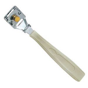 Râpe professionnelle double face en acier inoxydable et plastique pour éliminer les callosités et les peaux mortes, outil de pédicure pour éliminer les cors et les callosités. - Product Image 1