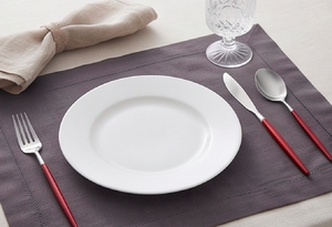 Ensemble de couverts à manche rouge, élégants en acier inoxydable, parfaits pour la table à manger, les mariages, les fêtes et la décoration de table. - Product Image 2