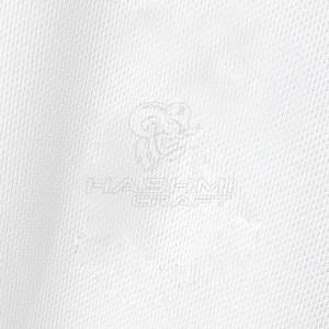 T-shirt respirant pour homme avec un design épuré, tissu extensible et coupe décontractée, parfait pour les journées d'été et confortable au quotidien - Product Image 4