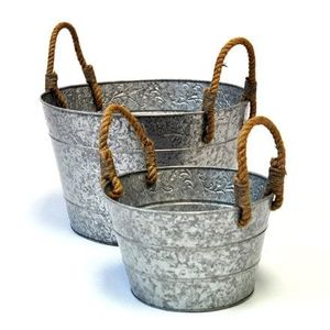 Jardinera Metálica Contemporánea para Exteriores con Diseño Elegante para Decoración de Jardín, Patio y Balcón - Product Image 1
