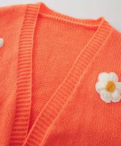 Pull en tricot respirant à col en V style vintage pour femme, fait main, idéal pour l'été et les festivals - Product Image 5