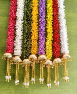 Décoration indienne classique, respectueuse de l'environnement, guirlandes de fleurs en tissu de jasmin traditionnel du Rajasthan, cloches Jhumka en métal, mariages - Product Image 2
