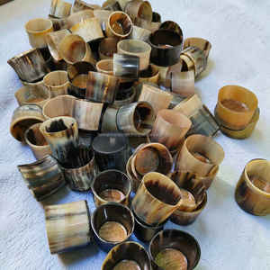 Taza de cuerno vikinga premium hecha a mano con base de doble capa de madera y resina a precio económico. - Product Image 3