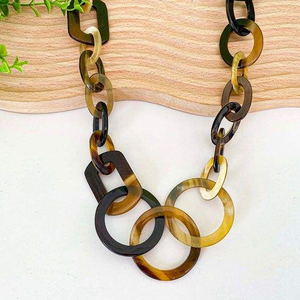 Collar de cuerno de búfalo ecológico con eslabones graduados y circonitas, de Blossom Craft India, ¡en oferta! - Product Image 1
