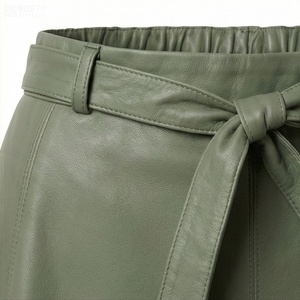 Jupe midi trapèze en cuir PU pour femme, taille élastique, avec nœud décoratif, couleur unie, style minimaliste, toutes saisons - Product Image 4