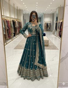 Robe de soirée haut de gamme en faux georgette avec broderie riche en sequins, manches longues, pantalon en soie beurrée et dupatta (UW 8028) DC - Product Image 2