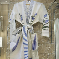 Robe Kimono en Coton à Motifs Floraux Imprimés à la Main, Robe de Demoiselle d'Honneur, Vêtement d'Intérieur Printemps-Été Longueur Genou, Loungewear de Luxe pour Femme en Tissu Gaufré à Manches Longues Bleu