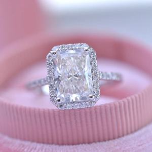 Anillo de Compromiso de Plata 925 con Halo de Diamantes Moissanite de Corte Radiante de 2.50 Quilates, Regalo para Ella, Anillo de Boda para Mujer, Anillos de Diamantes VVS - Product Image 4