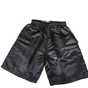 Shorts de course pour hommes personnalisés avec logo, noirs, à séchage rapide, légers, pour la gym, l'entraînement et le sport – Vente en gros - Product Image 2