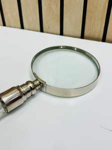Lupa de cristal de 3'' con acabado en latón y mango de cristal de diseño - Product Image 3