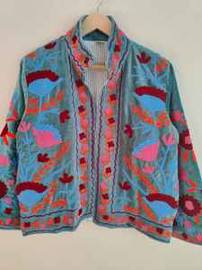 Chaqueta de terciopelo Suzani bordada a mano, chaqueta vintage con diseño floral Suzani, chaqueta de terciopelo puro, estilo bohemio hippie, regalo para ella. - Product Image 2