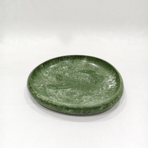 Plat de service rond en résine noire polie fait main, moderne, luxueux et durable, pour riz ou autres plats. - Product Image 6